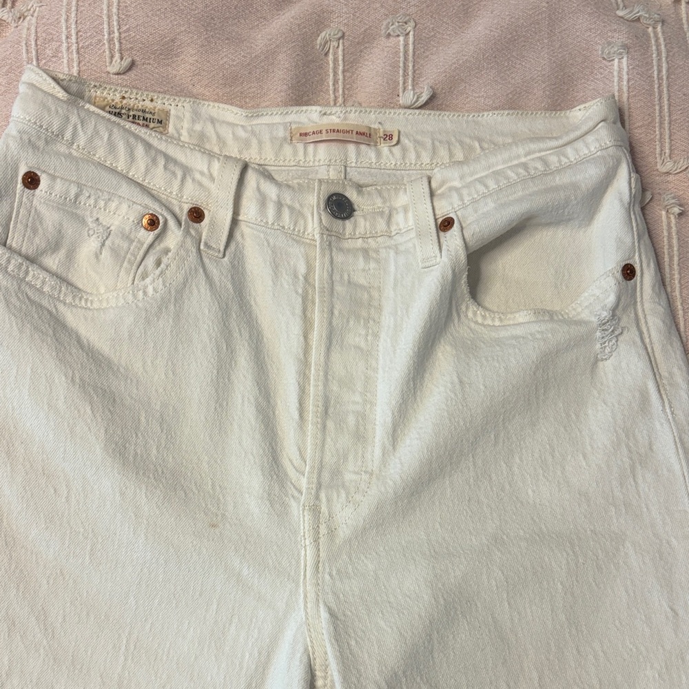 Levi's White Straight Leg Women’s Jeans